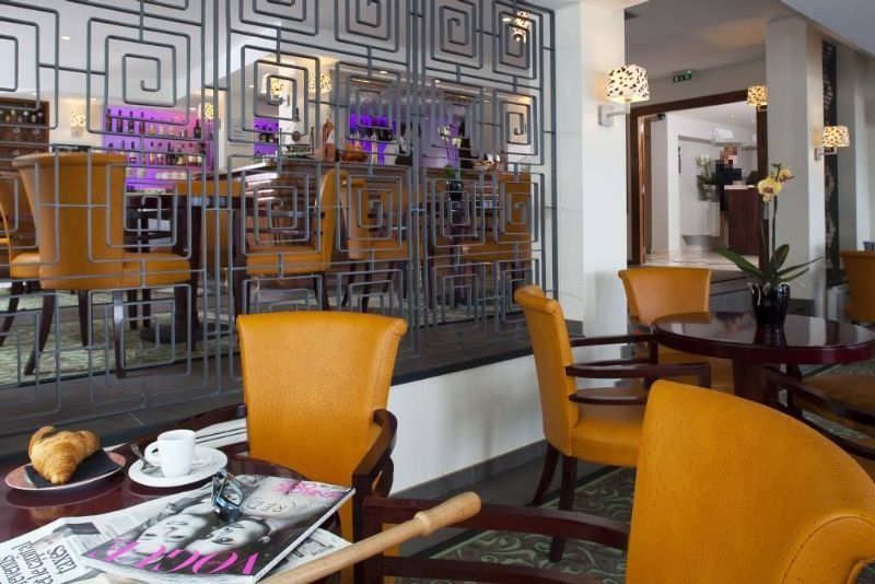 Le Café De Paris Hotel 4*